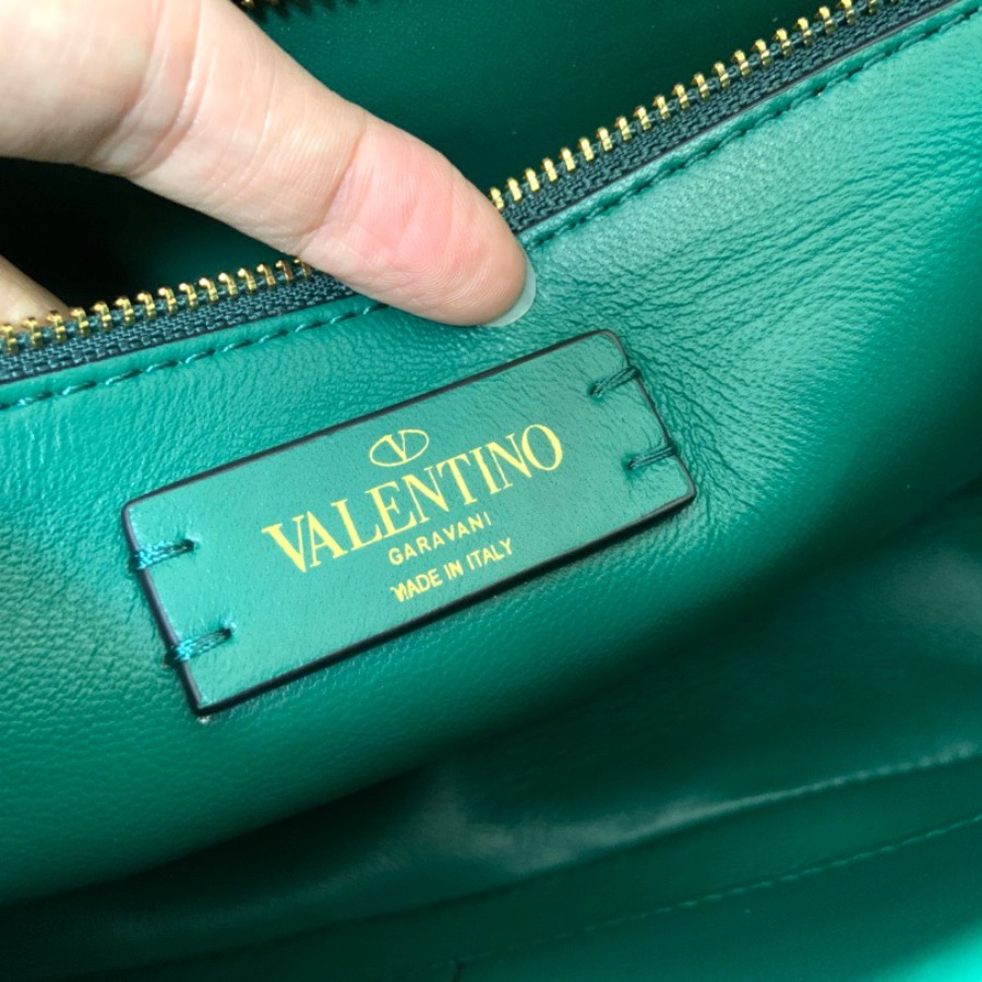 LARGE ROMAN STUD THE SHOULDER BAG IN NAPPA WITH CHAIN,  Valentino bag