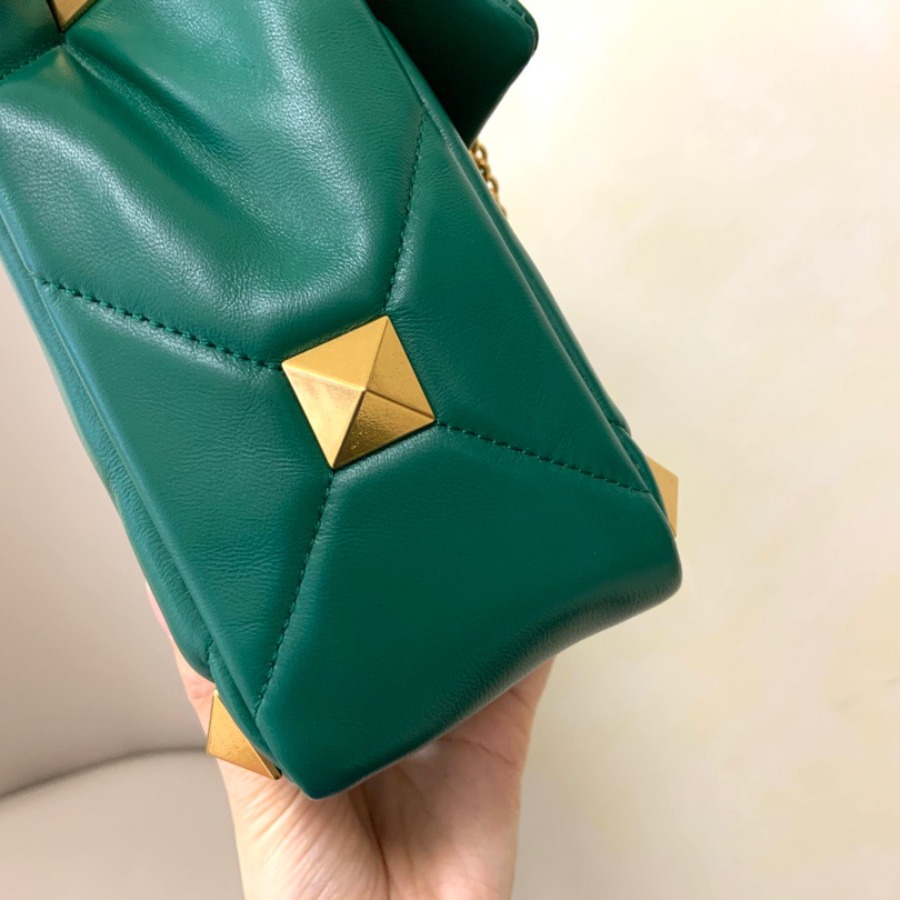 LARGE ROMAN STUD THE SHOULDER BAG IN NAPPA WITH CHAIN,  Valentino bag