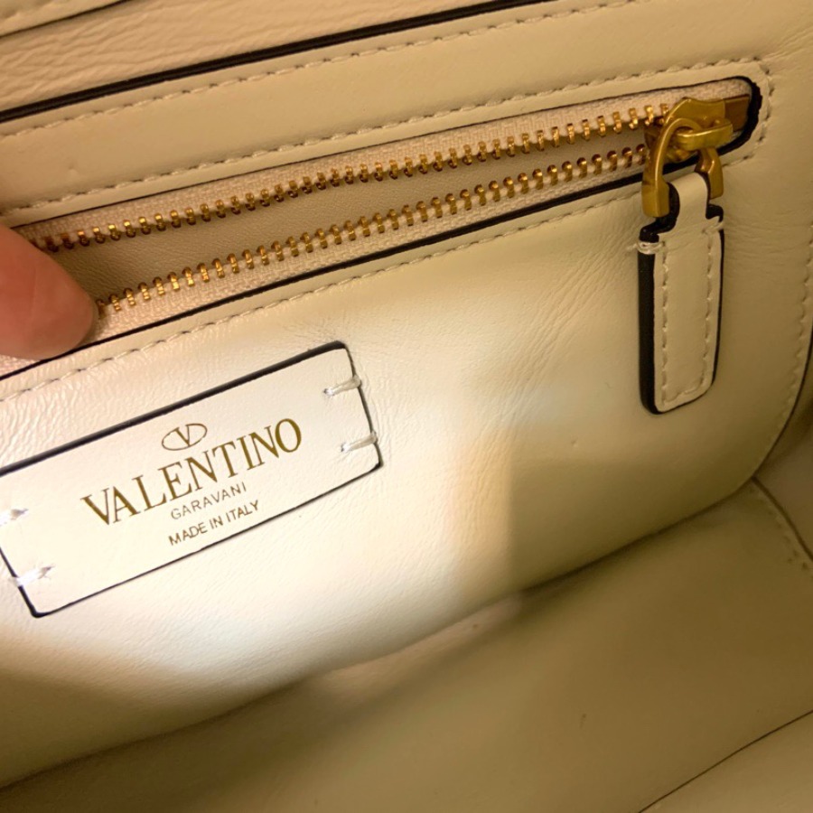 LARGE ROMAN STUD THE SHOULDER BAG IN NAPPA WITH CHAIN,  Valentino bag