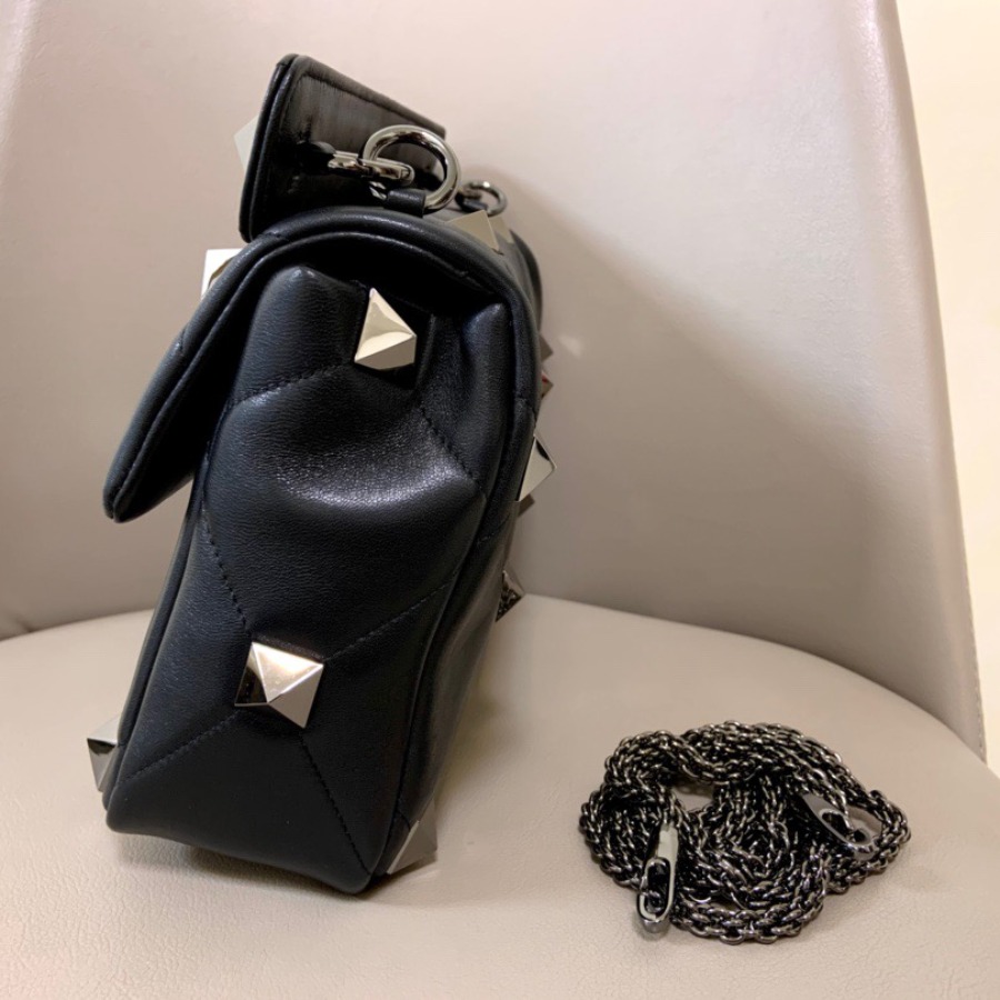 LARGE ROMAN STUD THE SHOULDER BAG IN NAPPA WITH CHAIN,  Valentino bag