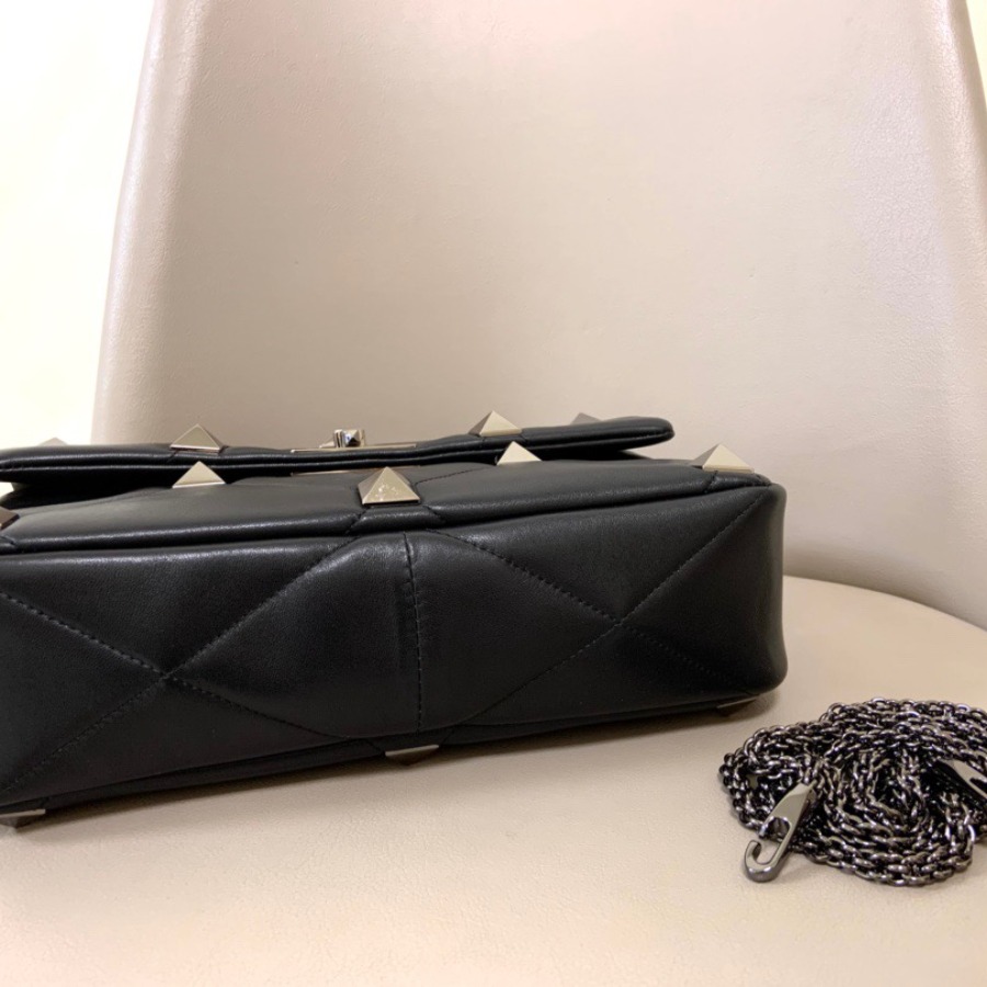 LARGE ROMAN STUD THE SHOULDER BAG IN NAPPA WITH CHAIN,  Valentino bag