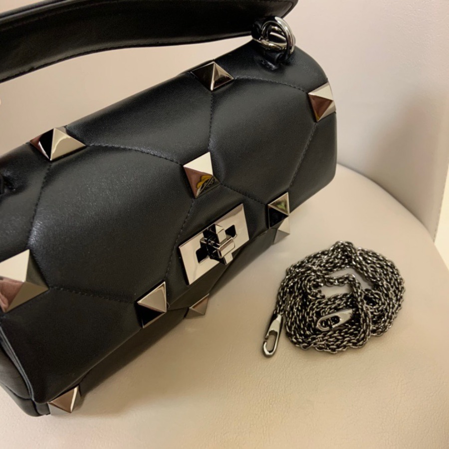 LARGE ROMAN STUD THE SHOULDER BAG IN NAPPA WITH CHAIN,  Valentino bag