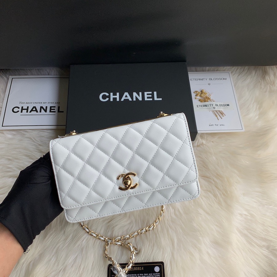Wallet on Chain, Lambskin & Gold-Tone Metal, WOC CHANEL