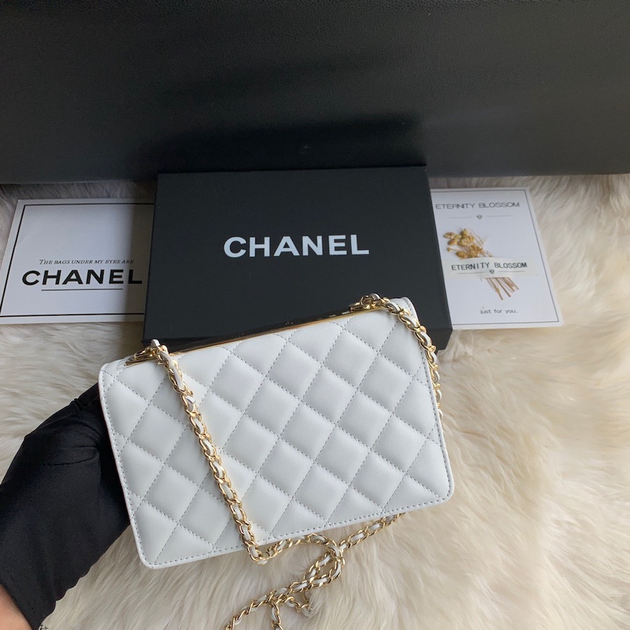 Wallet on Chain, Lambskin & Gold-Tone Metal, WOC CHANEL