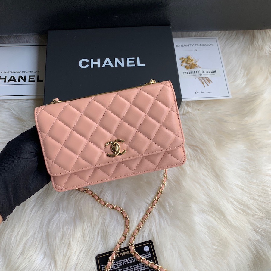 Wallet on Chain, Lambskin & Gold-Tone Metal, WOC CHANEL
