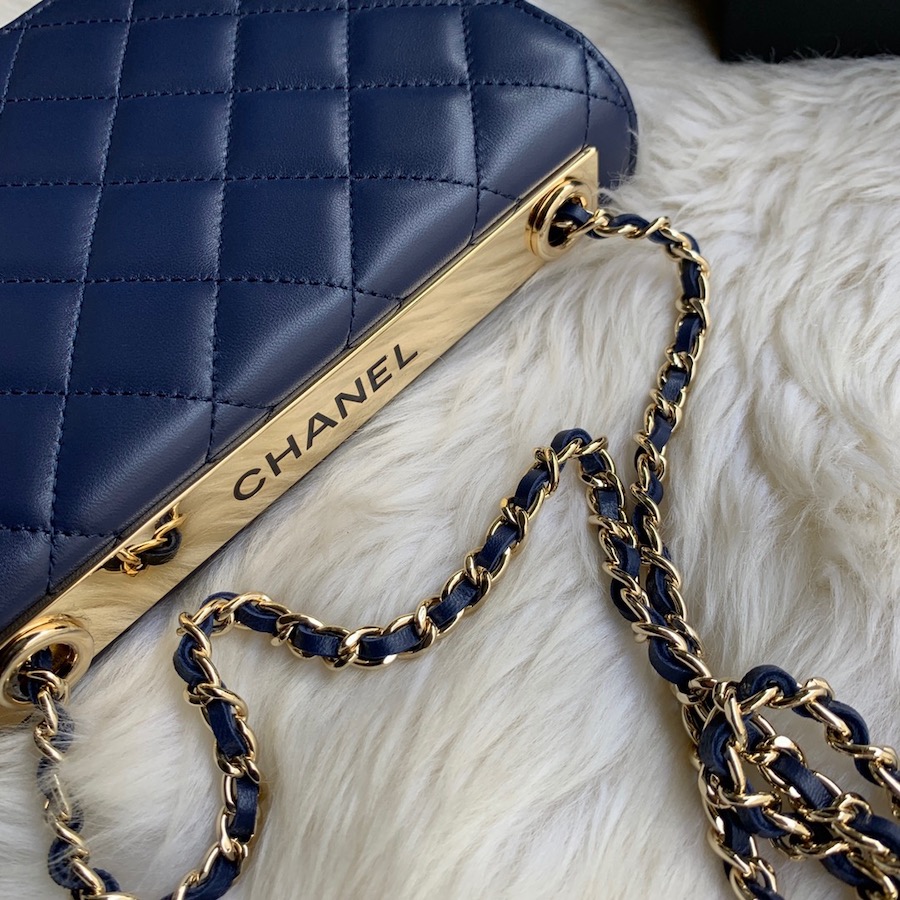 Wallet on Chain, Lambskin & Gold-Tone Metal, WOC CHANEL