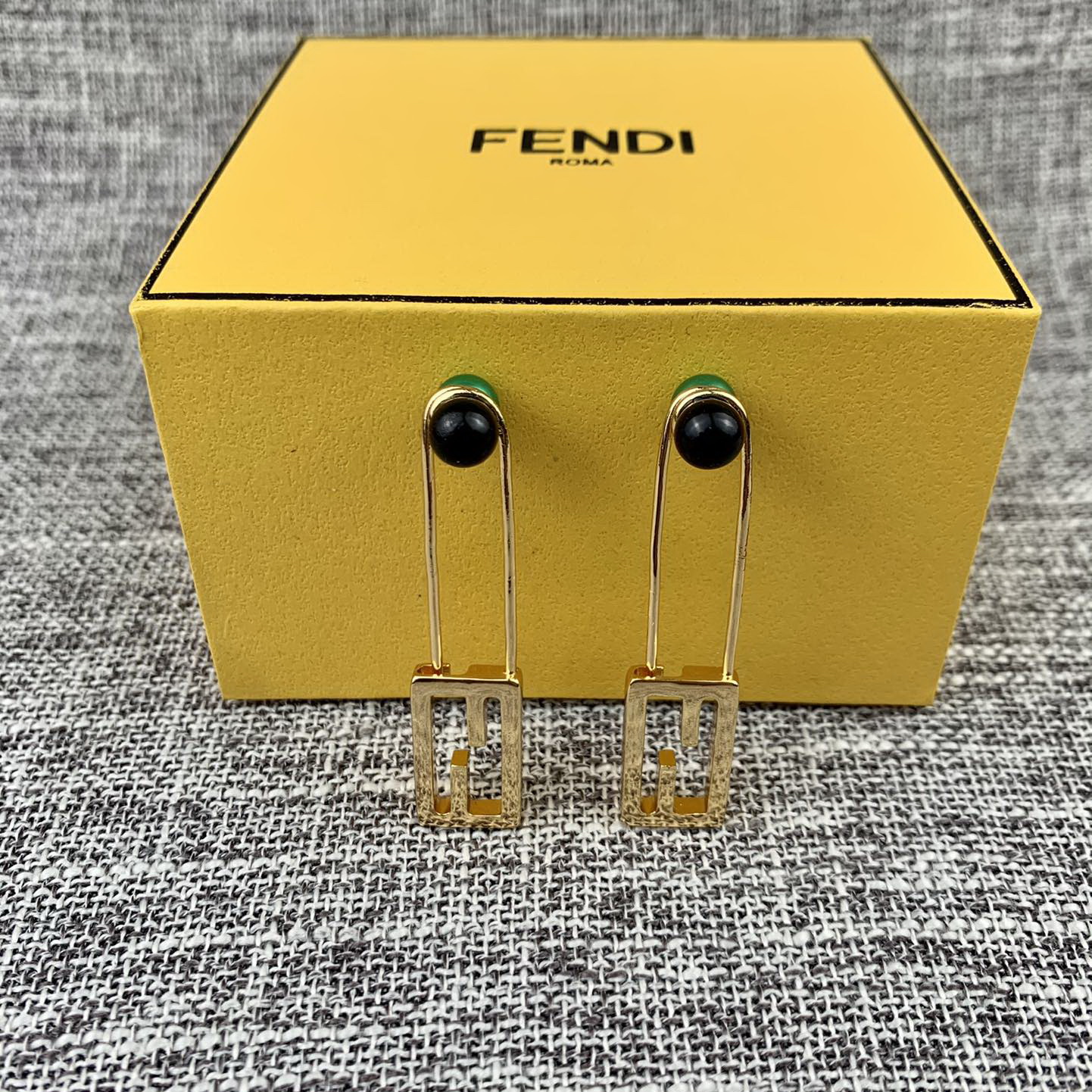 earrings & stud