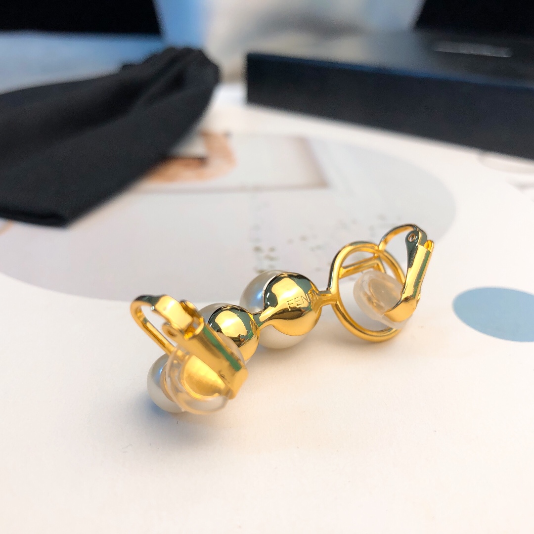 earrings & stud