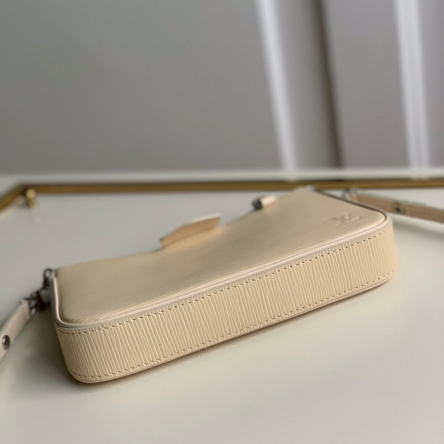 M80479  EASY POUCH ON STRAP