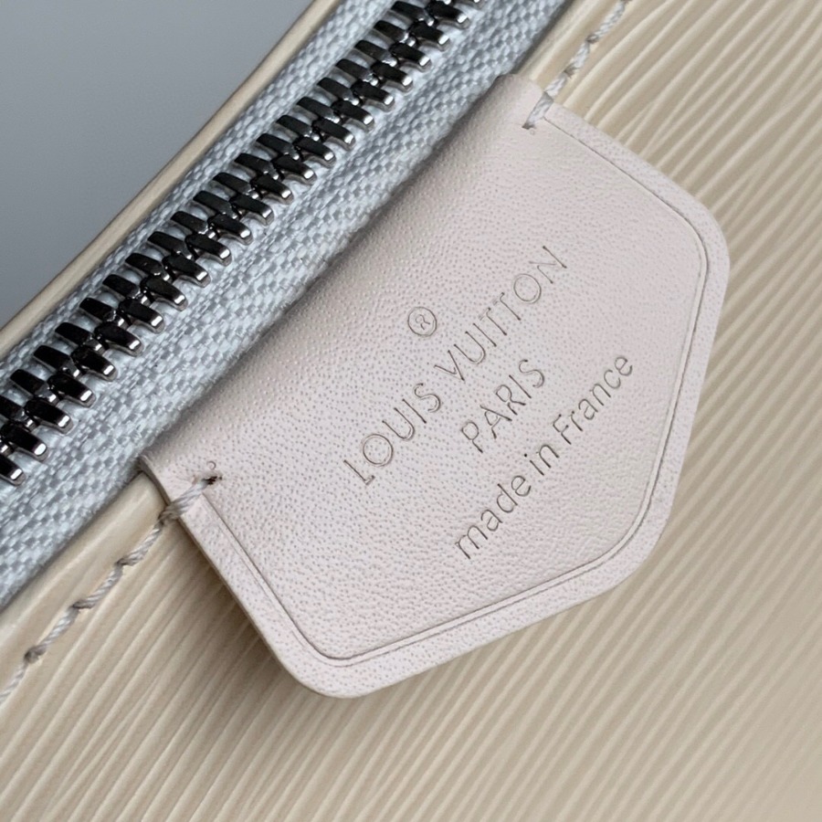 M80479  EASY POUCH ON STRAP