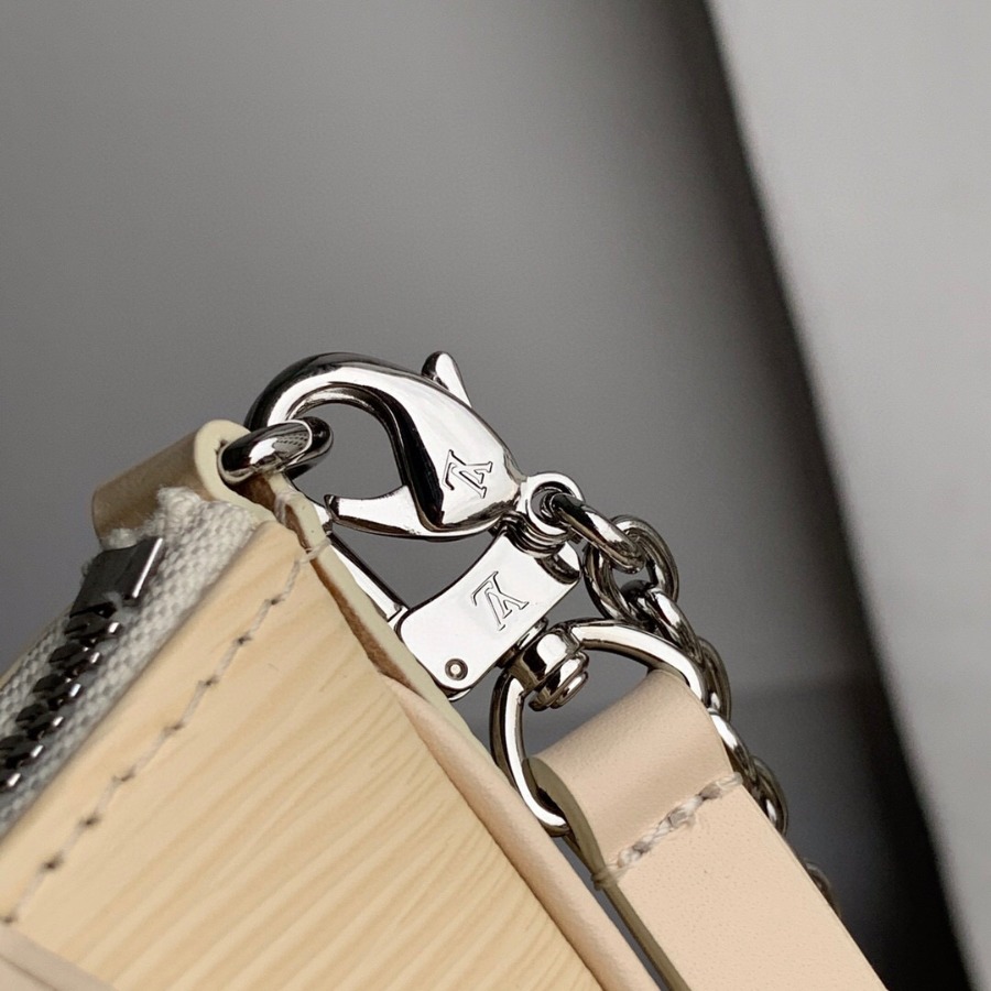 M80479  EASY POUCH ON STRAP