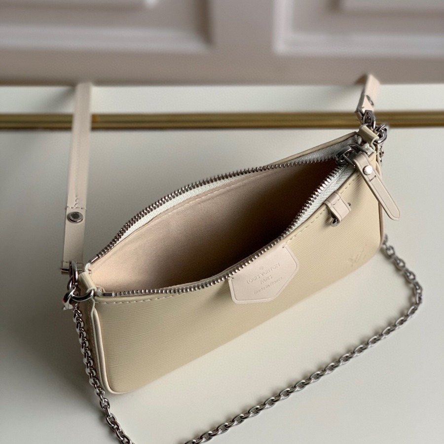 M80479  EASY POUCH ON STRAP