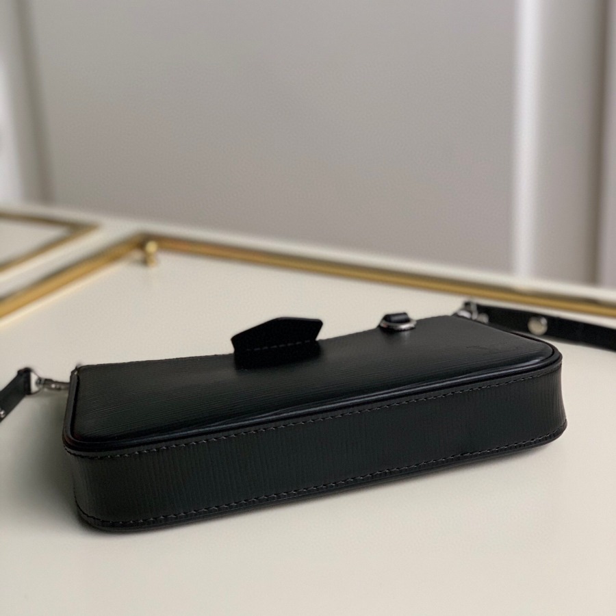 M80471  EASY POUCH ON STRAP