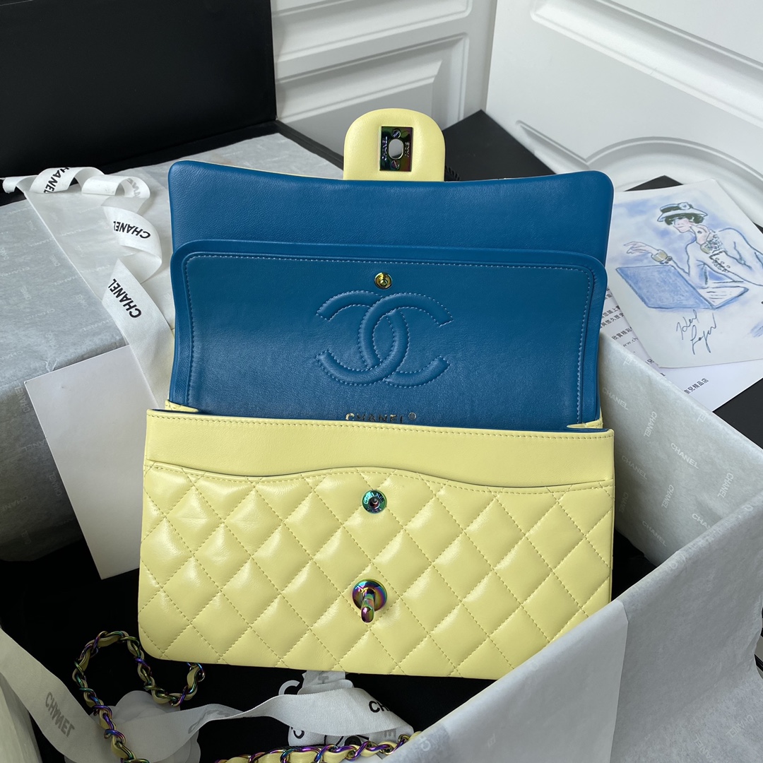 A1112, Chanel Classic Handbag & Cross Body Bag