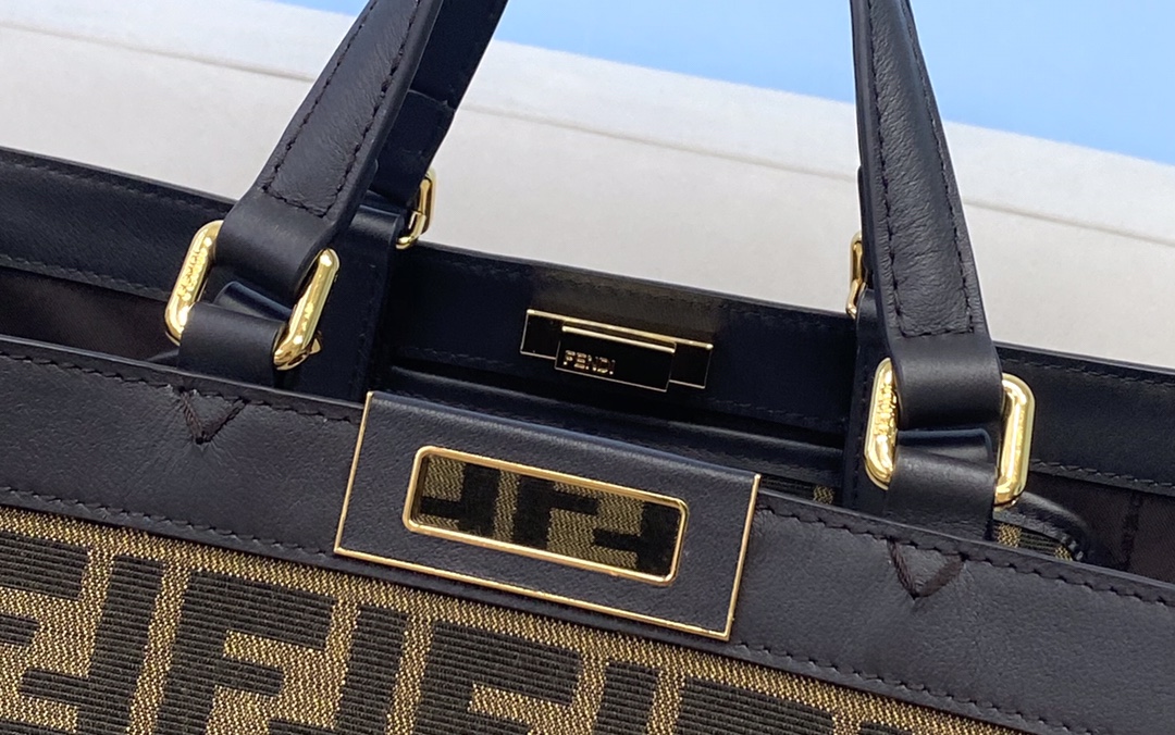 PEEKABOO X-TOTE