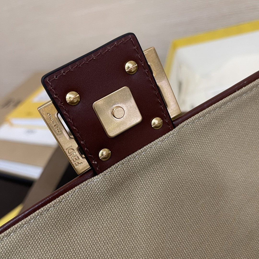 BAGUETTE , FENDI
