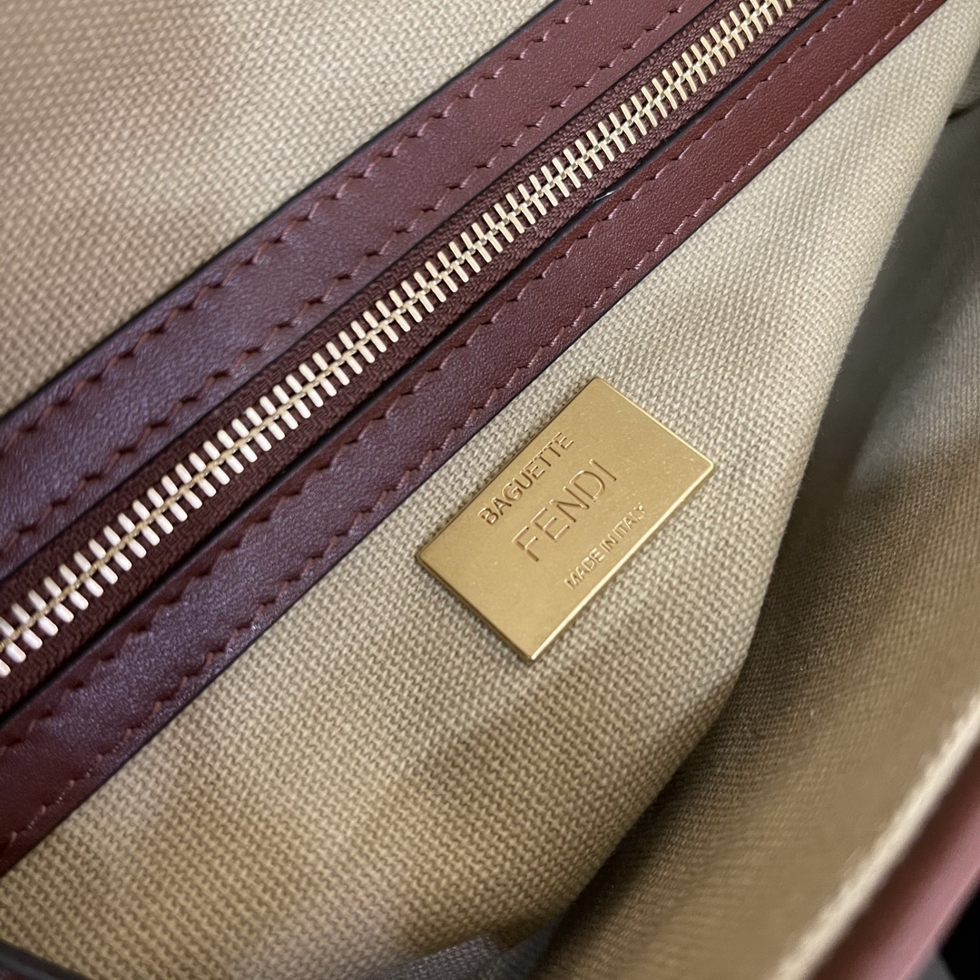 BAGUETTE , FENDI
