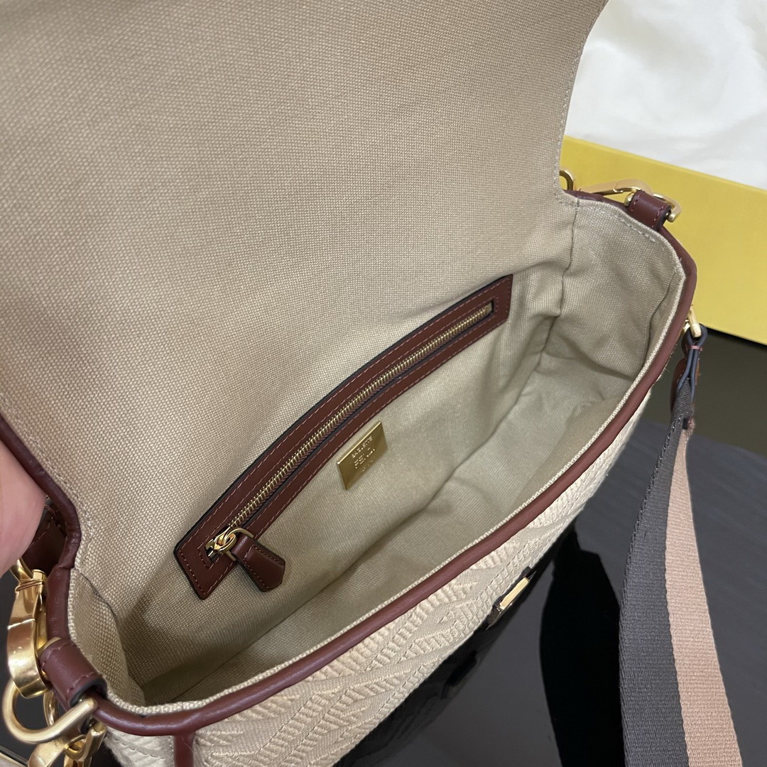 BAGUETTE , FENDI