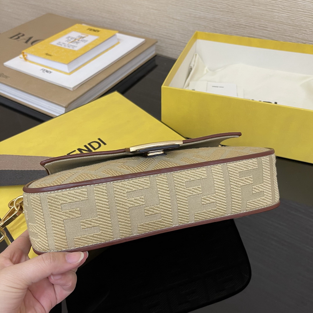 BAGUETTE , FENDI