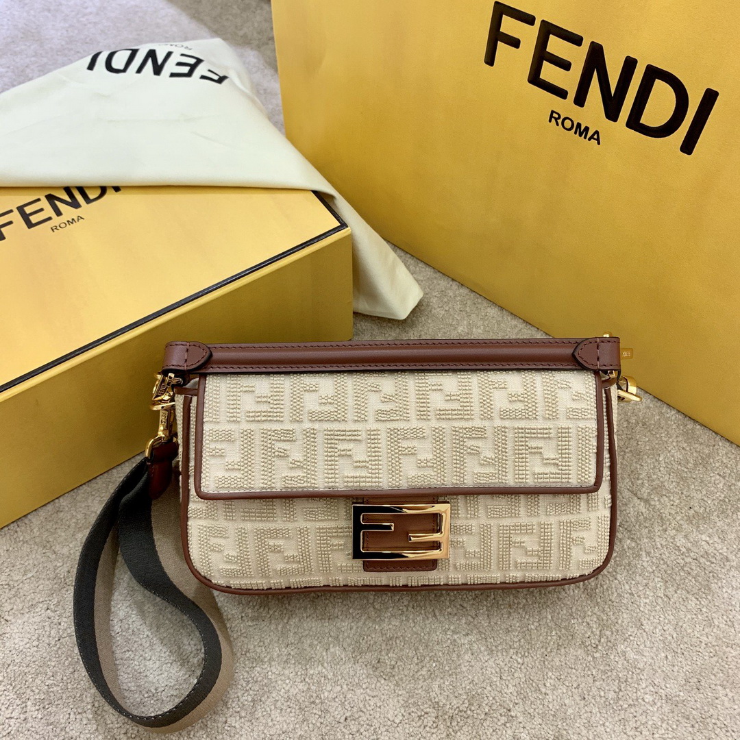 BAGUETTE , FENDI