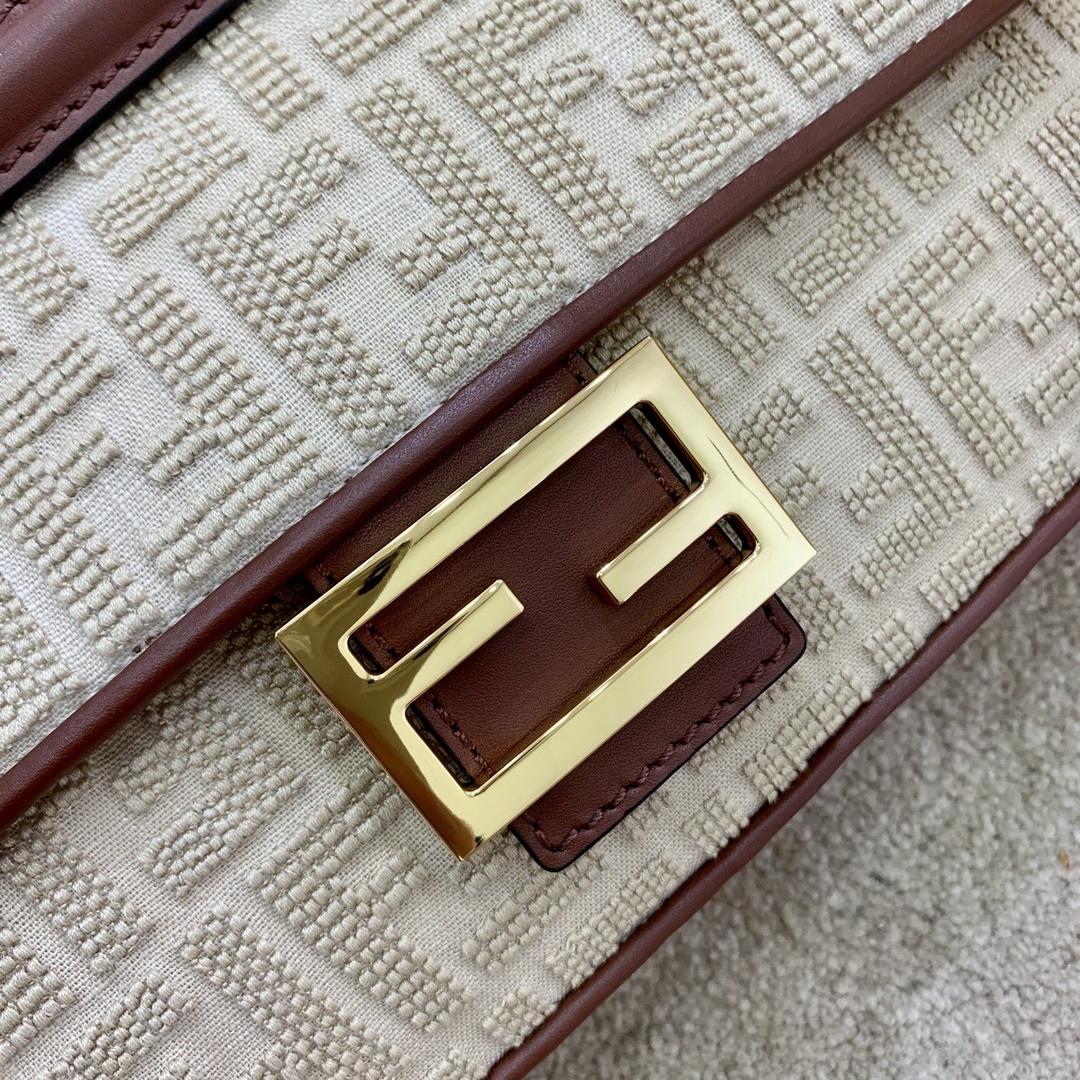 BAGUETTE , FENDI