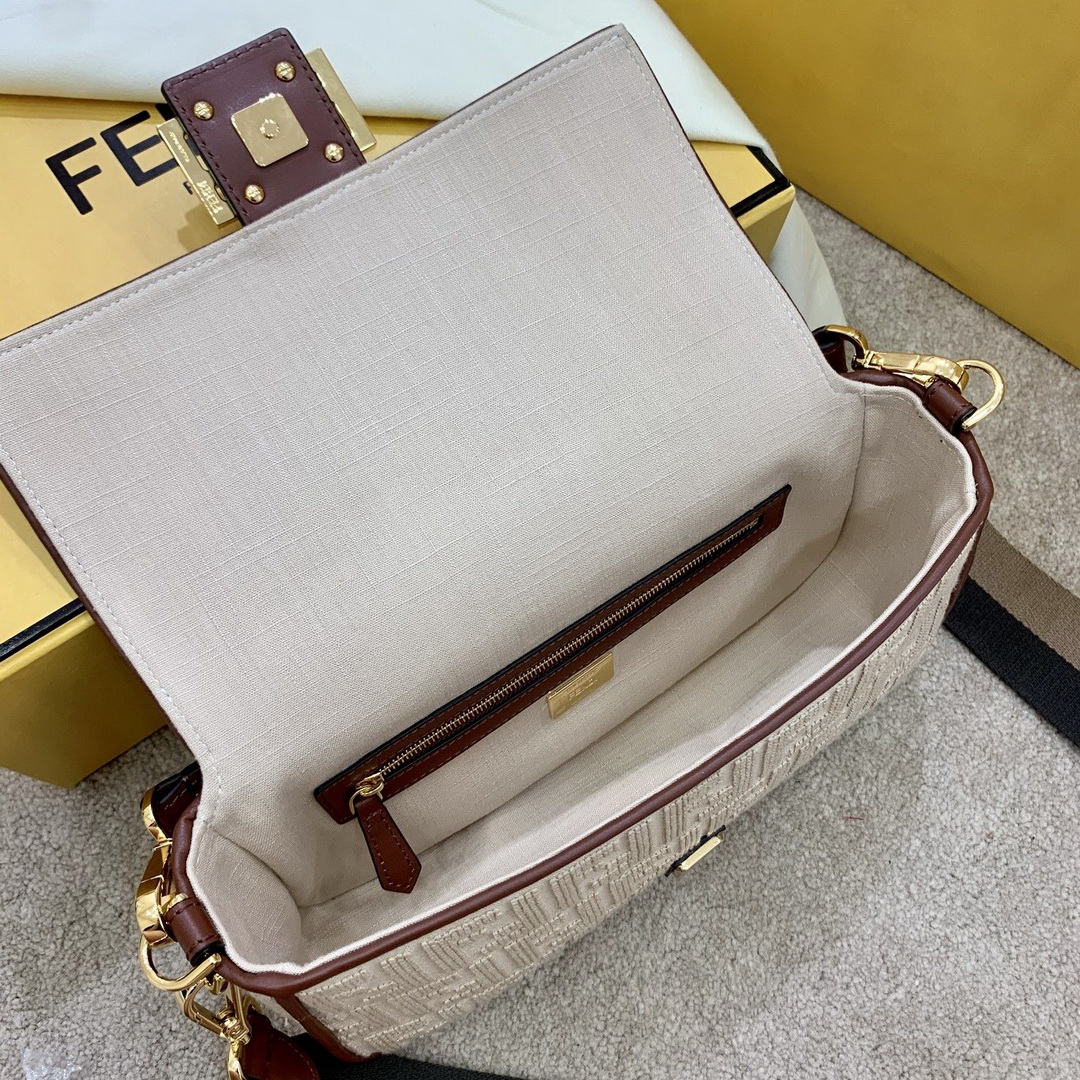 BAGUETTE , FENDI