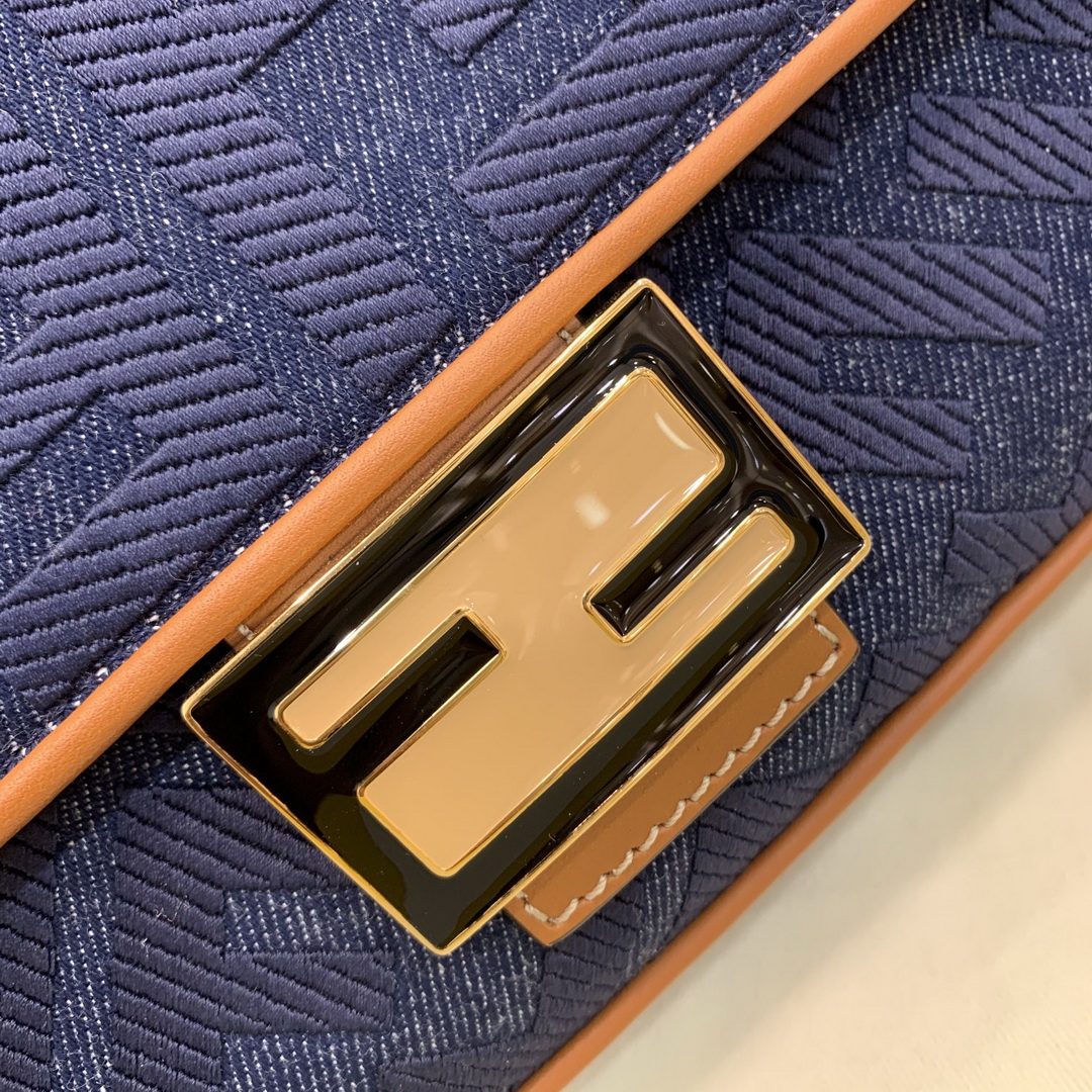 BAGUETTE , FENDI