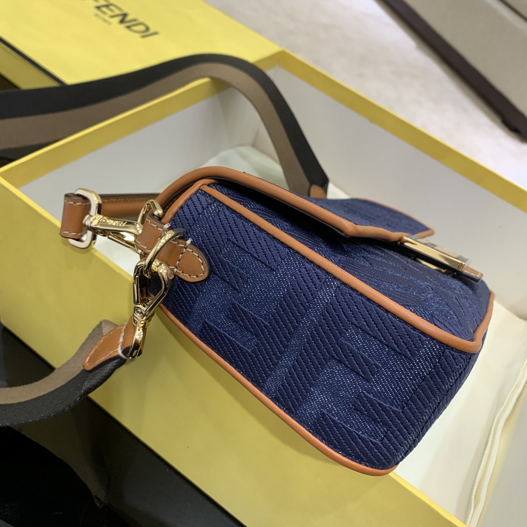 BAGUETTE , FENDI