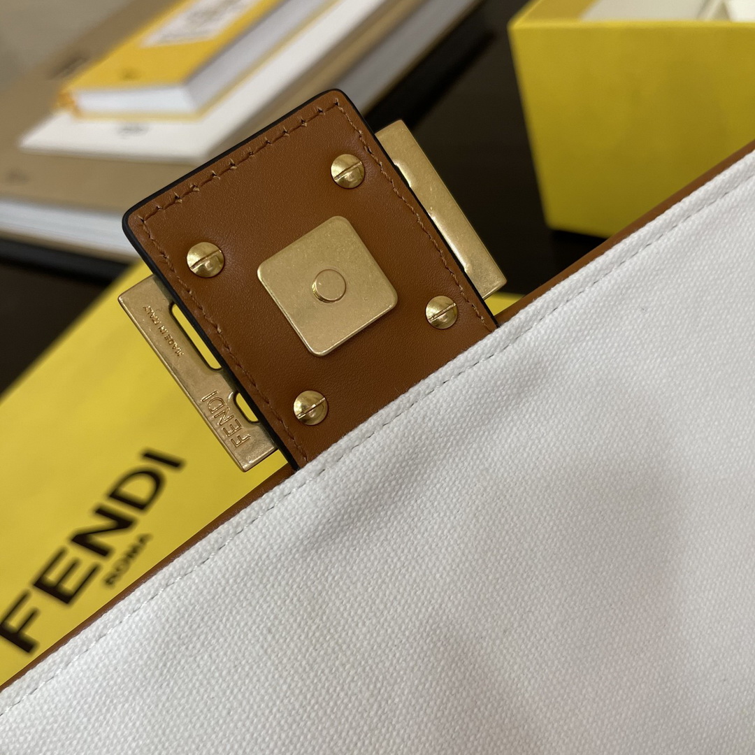 BAGUETTE , FENDI