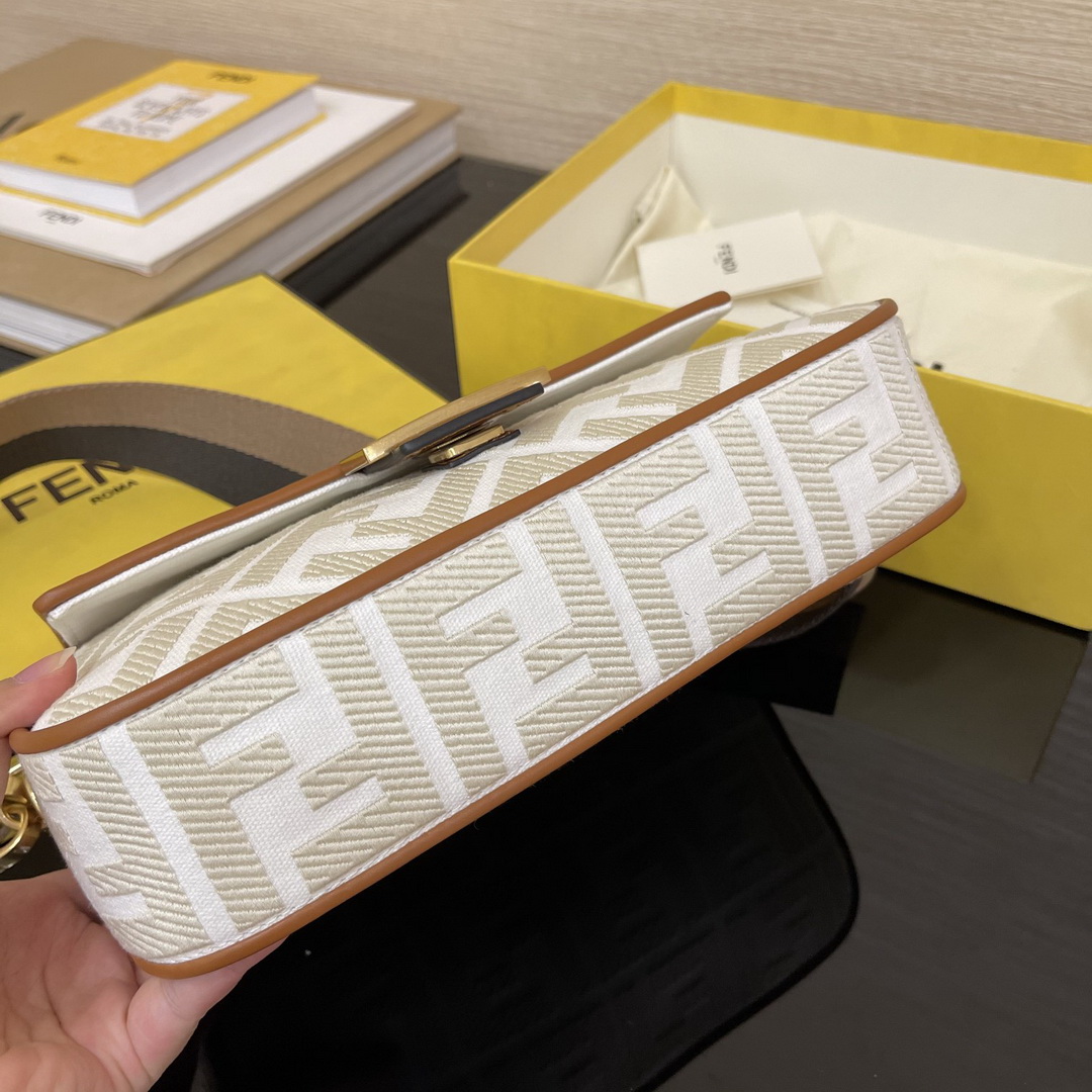 BAGUETTE , FENDI