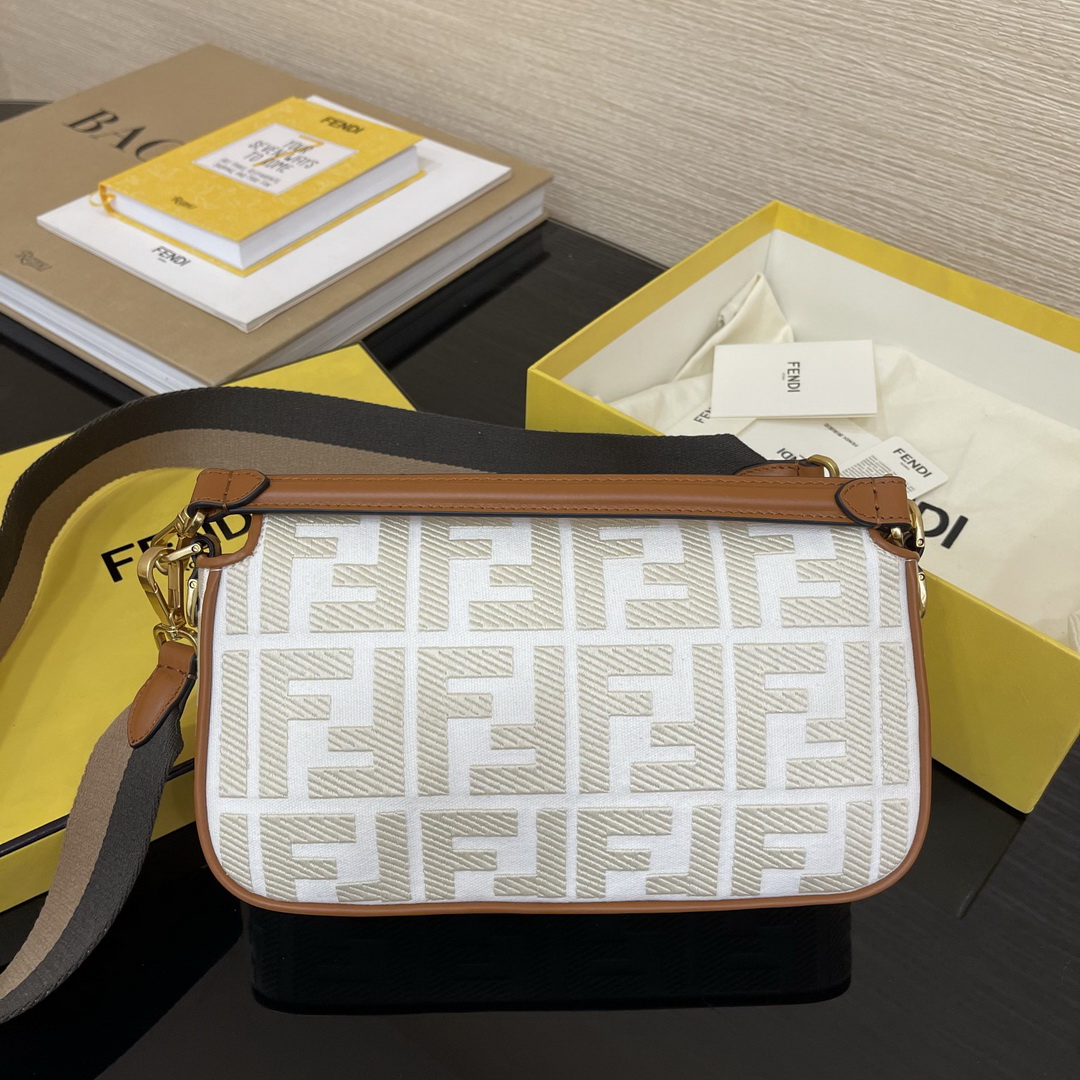 BAGUETTE , FENDI