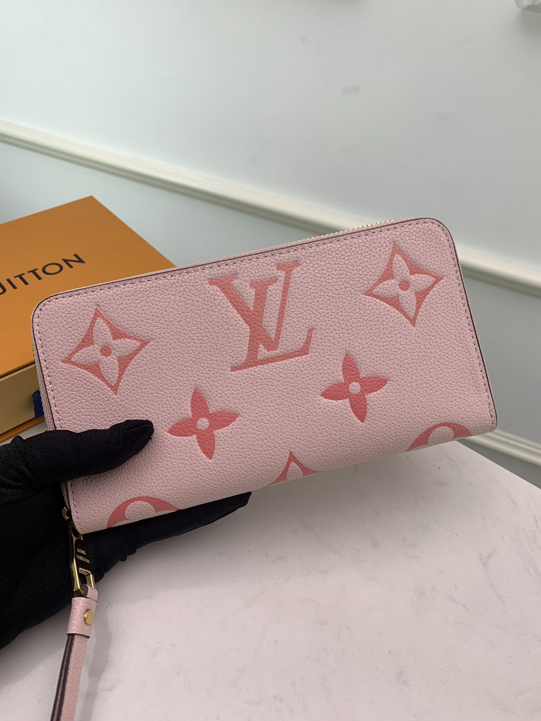 M80403  ZIPPY WALLET
