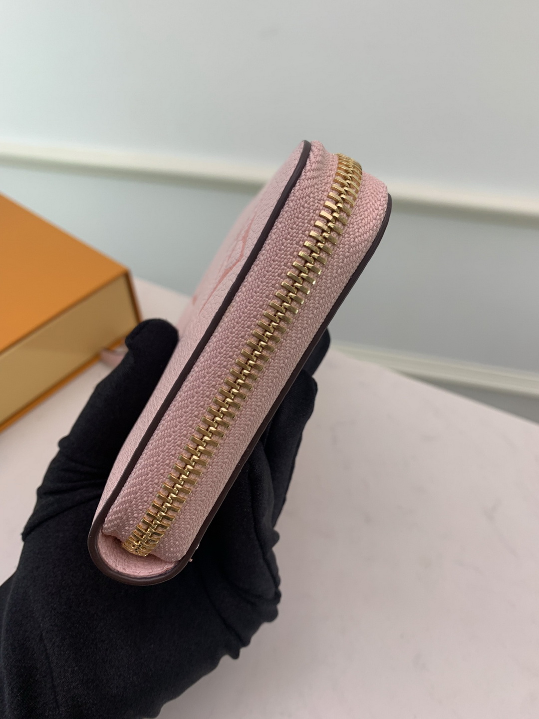 M80403  ZIPPY WALLET