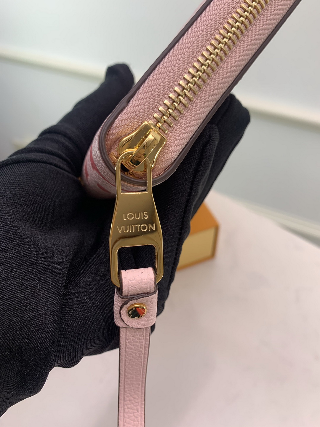 M80403  ZIPPY WALLET