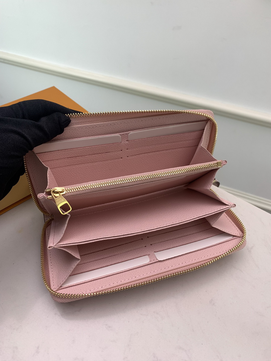 M80403  ZIPPY WALLET