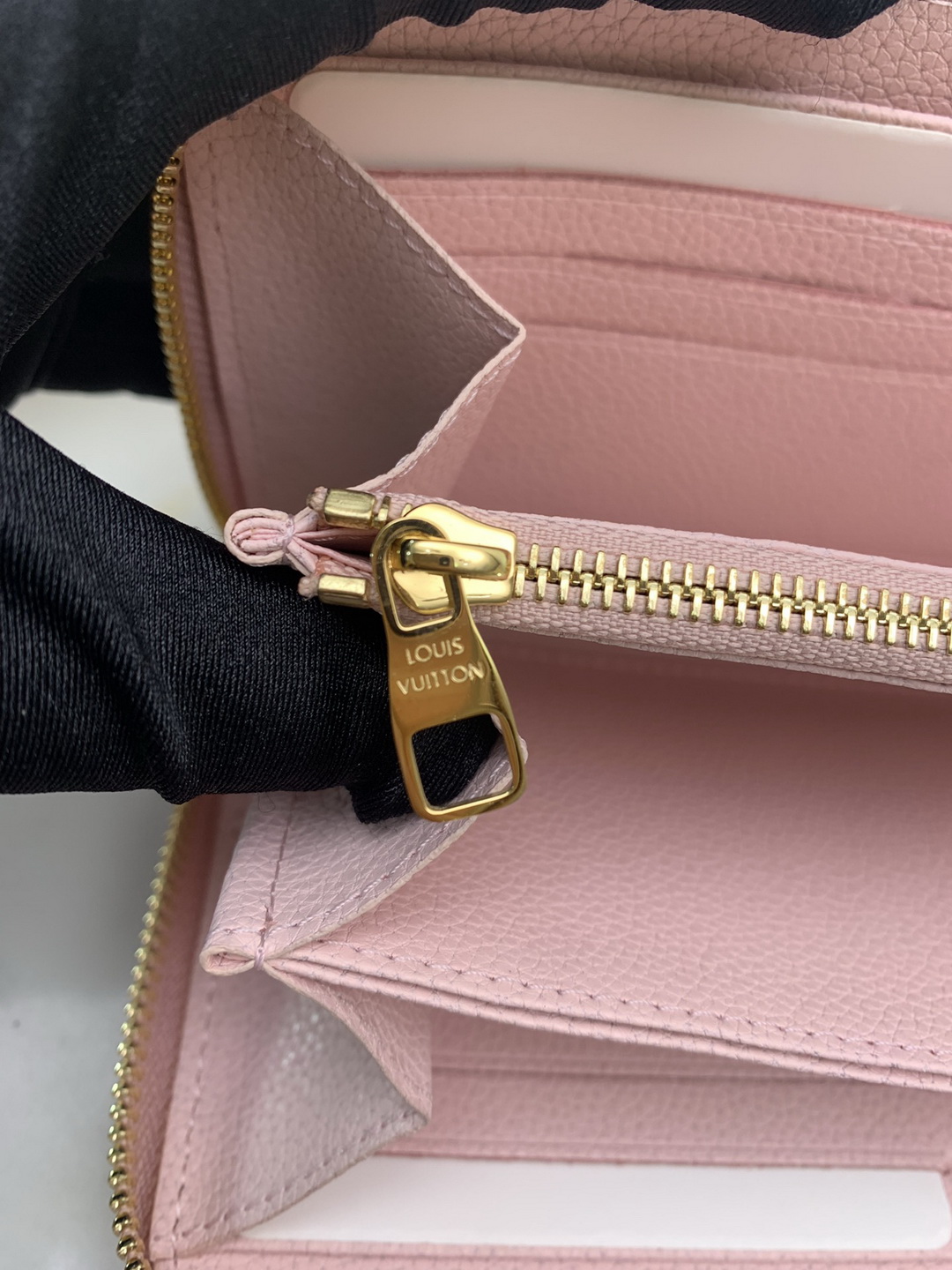 M80403  ZIPPY WALLET