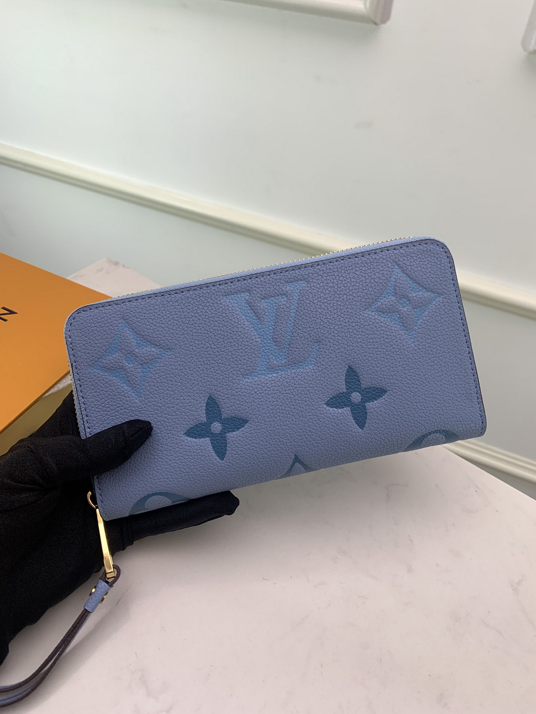 M80404  ZIPPY WALLET