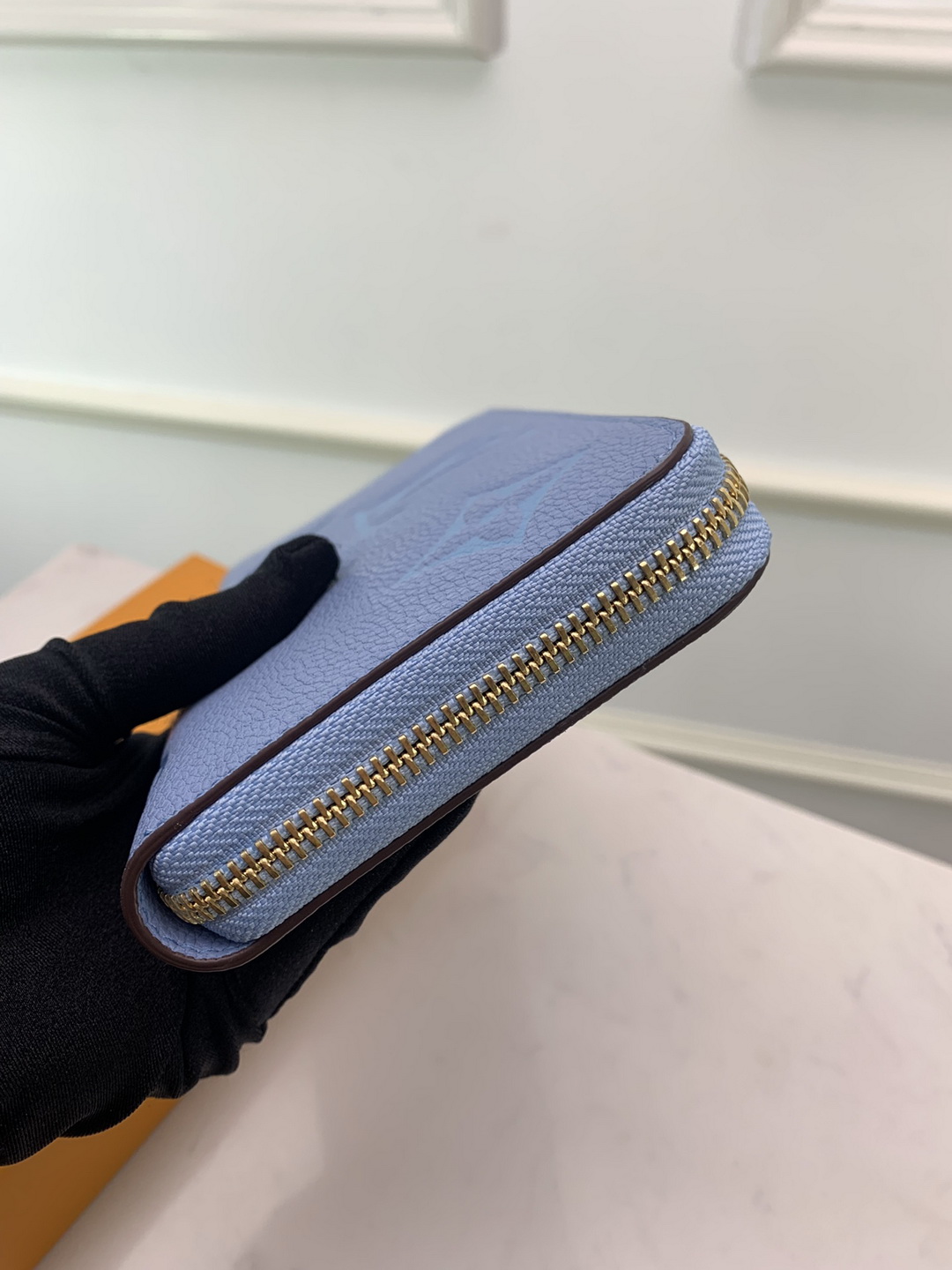 M80404  ZIPPY WALLET