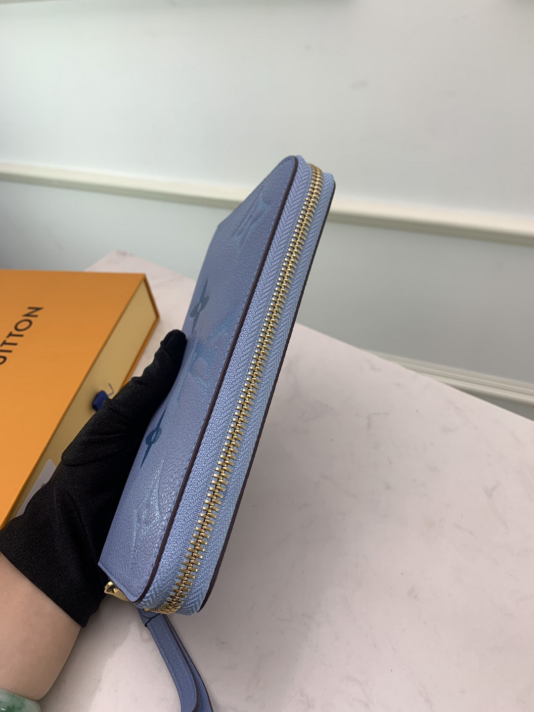 M80404  ZIPPY WALLET