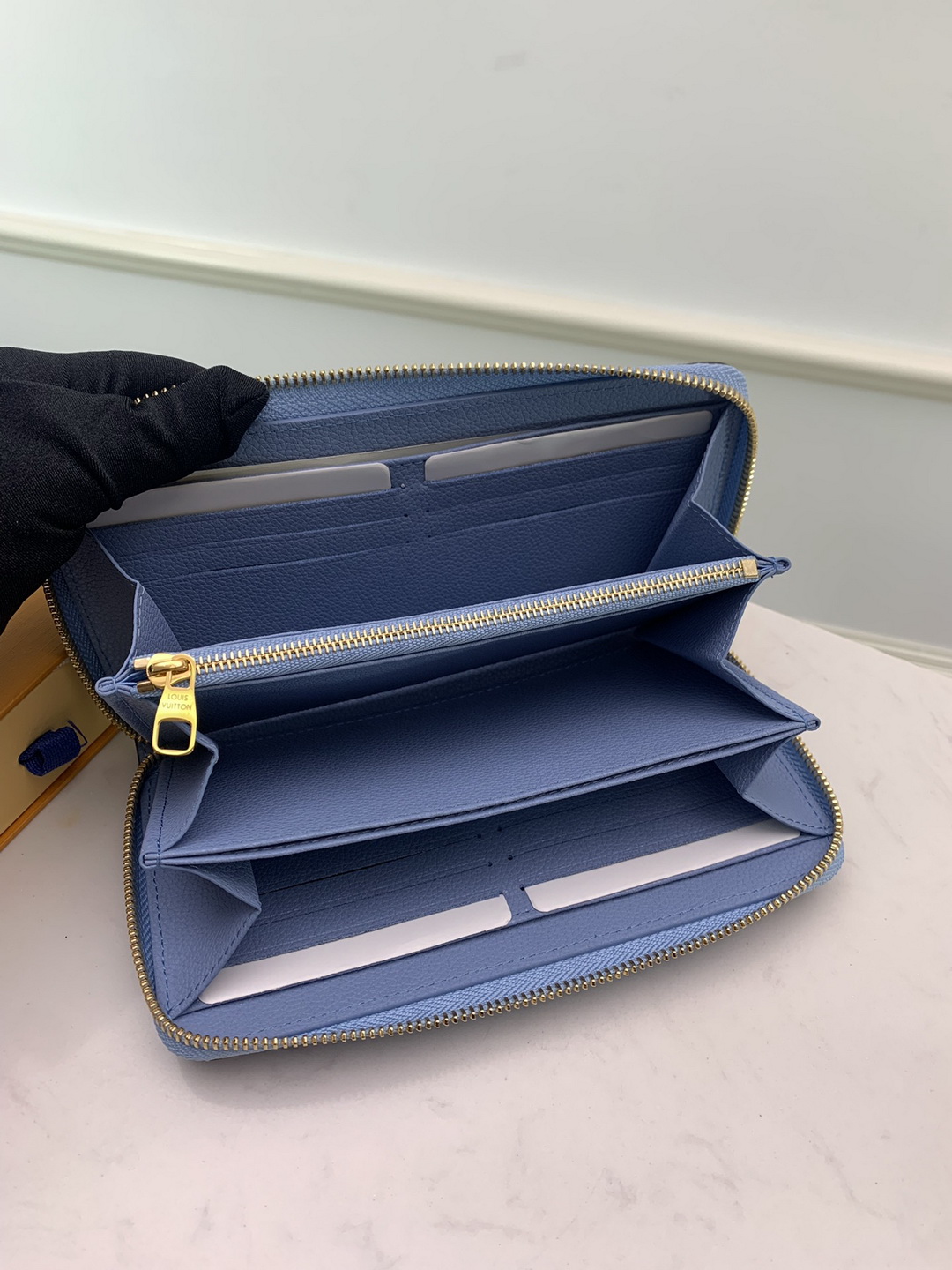 M80404  ZIPPY WALLET