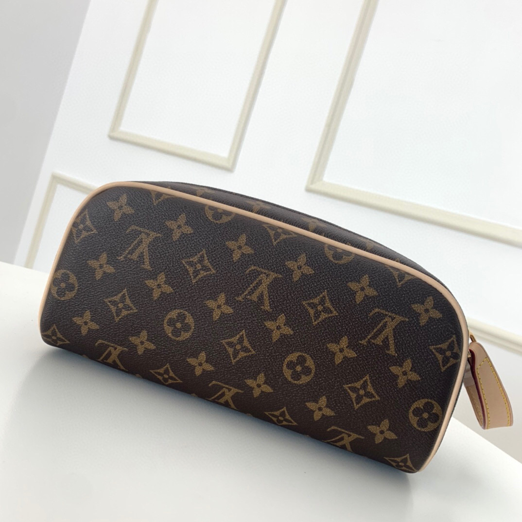 M44494  DOPP KIT TOILET POUCH
