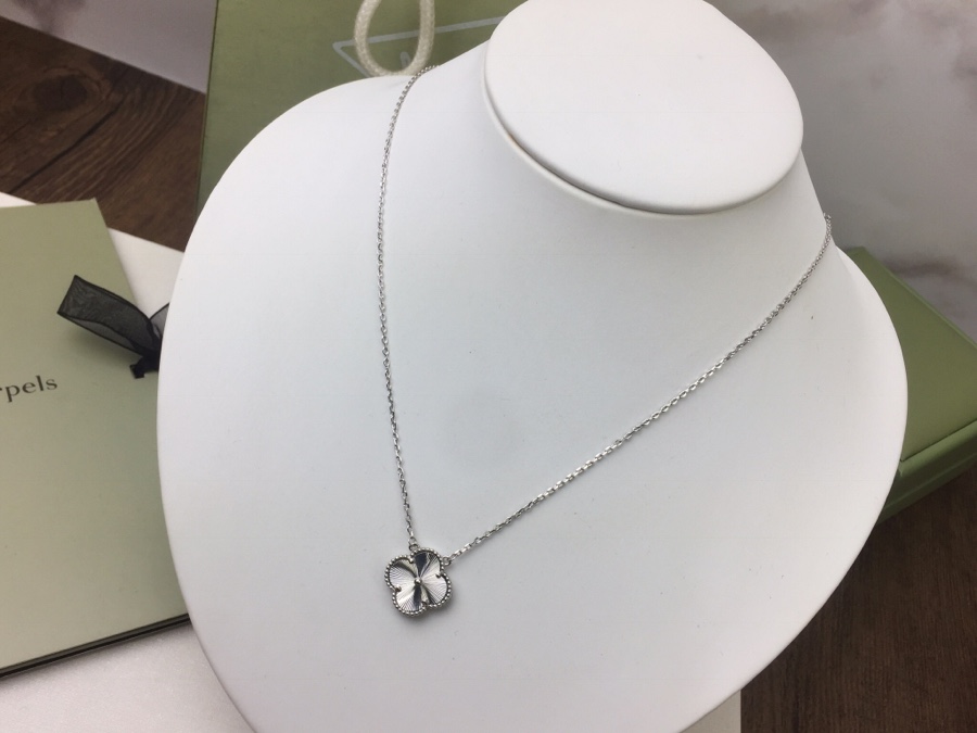 VanCleef&Arpels Necklaces