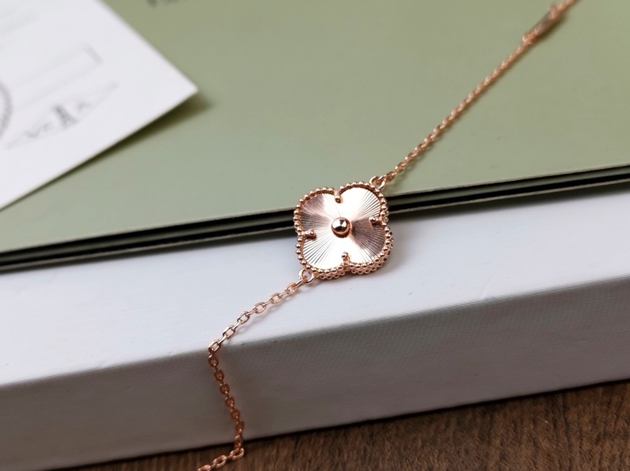 VanCleef&Arpels Bracelets