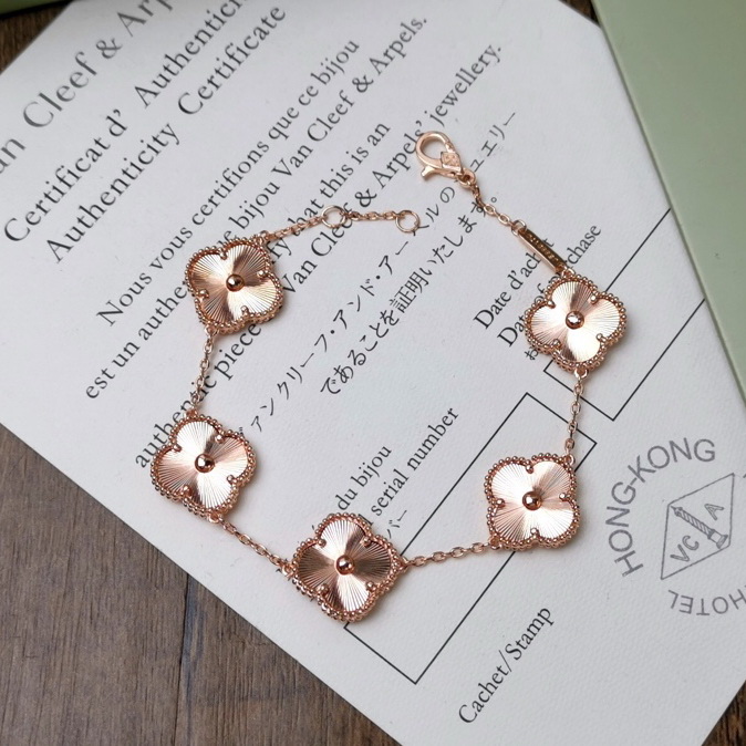 VanCleef&Arpels Bracelets