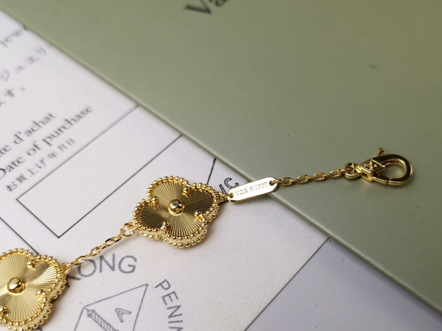 VanCleef&Arpels Bracelets