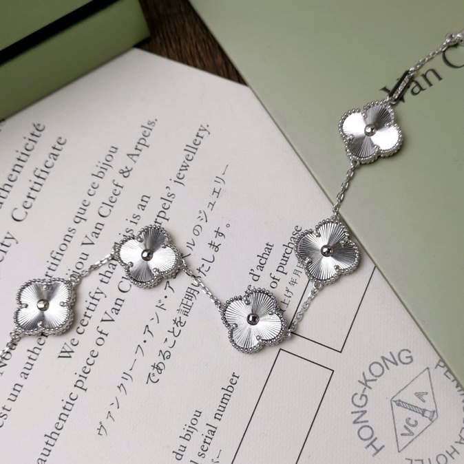 VanCleef&Arpels Bracelets