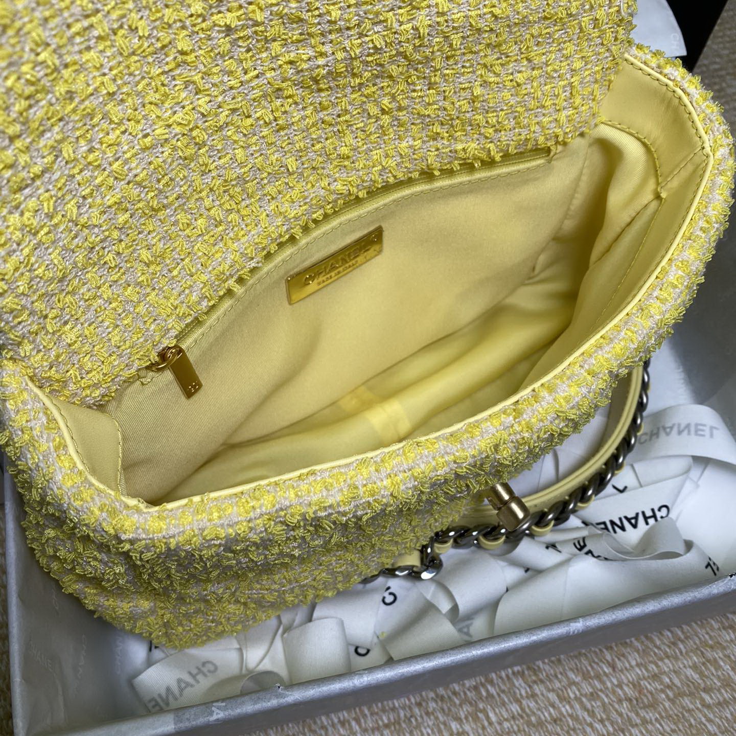 AS1160 CHANEL 19 HANDBAG, 
