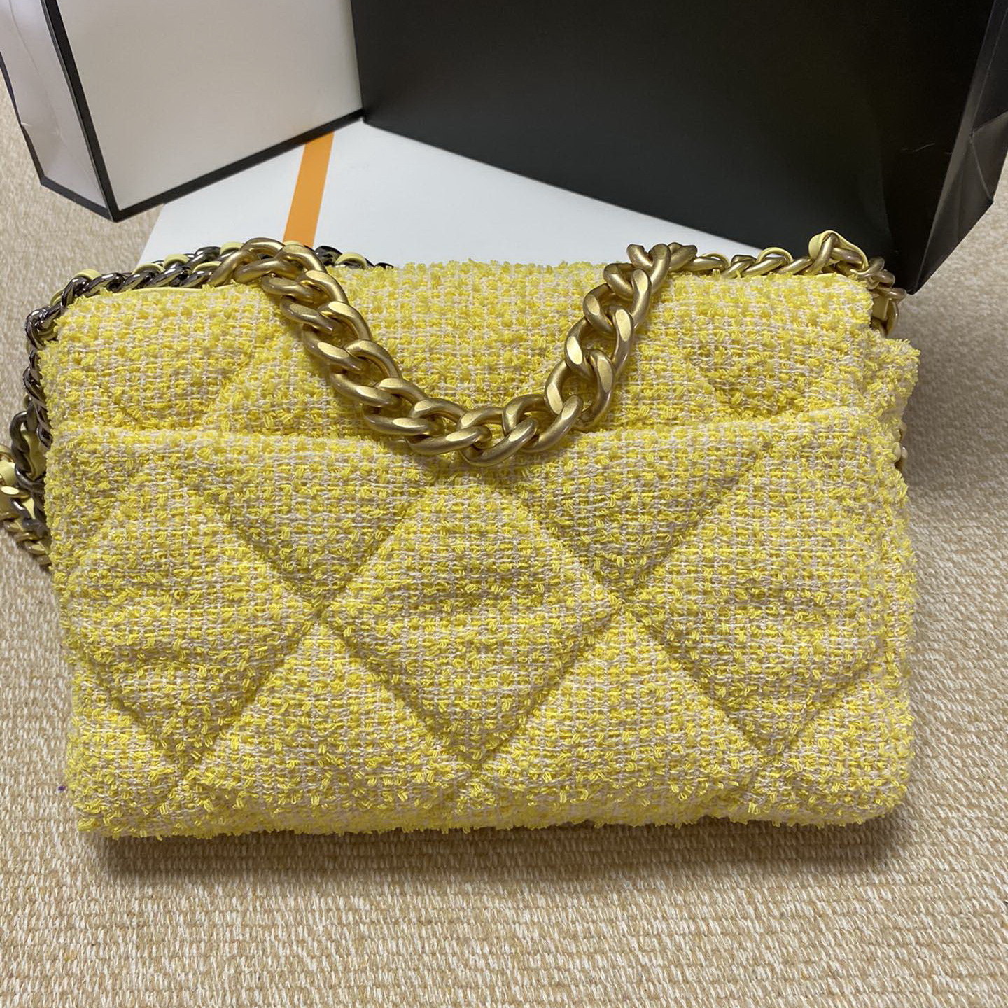 AS1161 CHANEL 19 HANDBAG