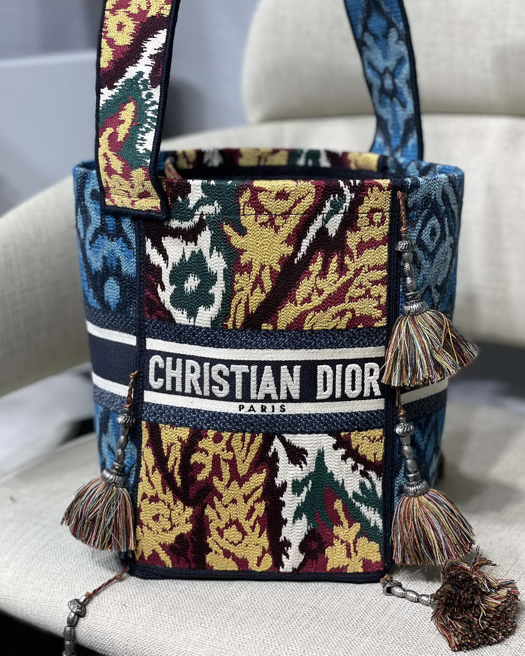 D-BUBBLE BUCKET BAG