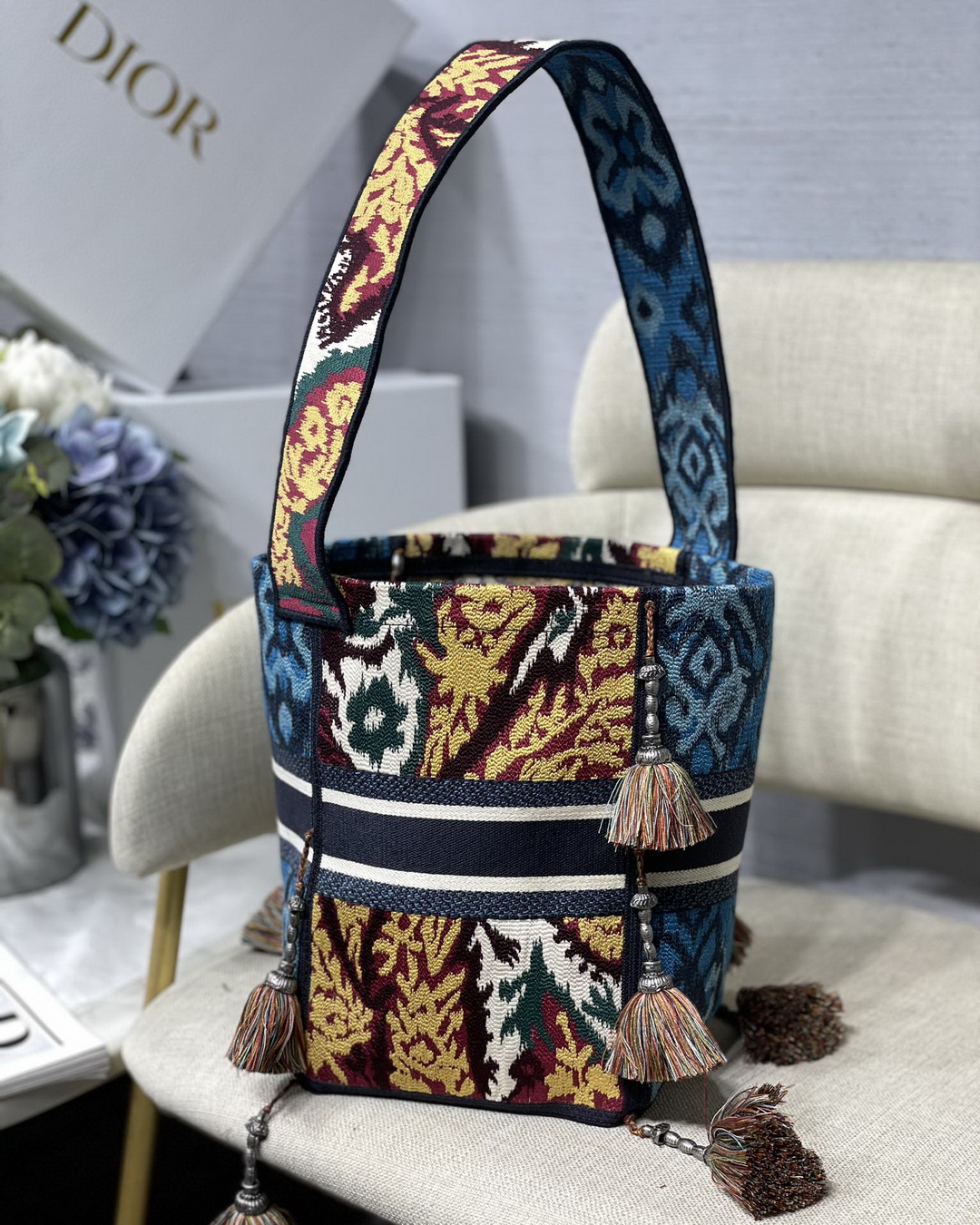 D-BUBBLE BUCKET BAG